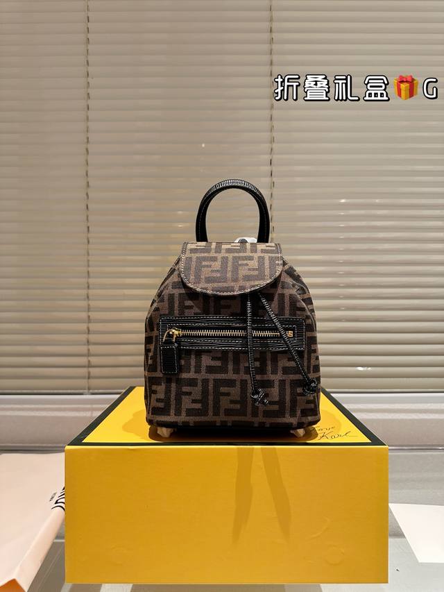 Folding gift boxSize:19.21 Fendi Fendi monogram backpackRetro, advanced, simple
