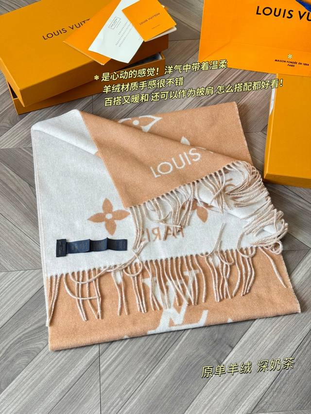 Original version of the Louis Vuitton Essential Double-Faced Cashmere Scarf. Thi