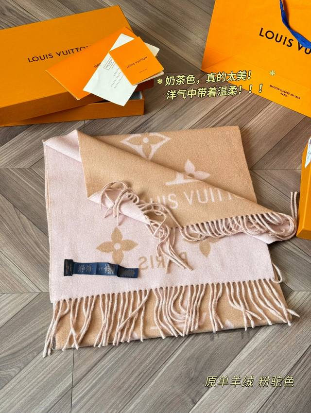 Original version of the Louis Vuitton Essential Double-Faced Cashmere Scarf in P