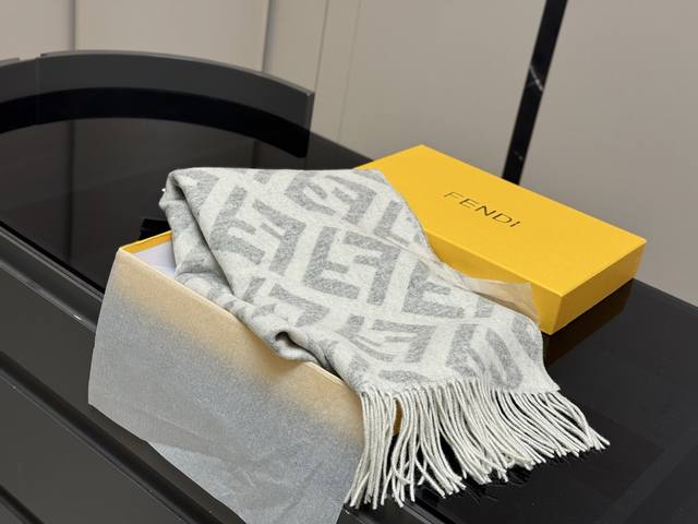 Cashmere scarf with box Size: 45*170Cm Fendi Fendi off-white This scarf is reall