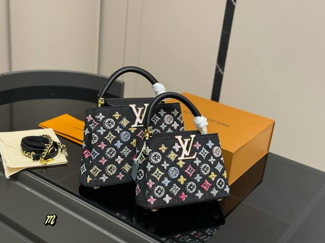 comes with a folding box Size 21.15cm 27.18cm Lv Capucines handbag Made of full