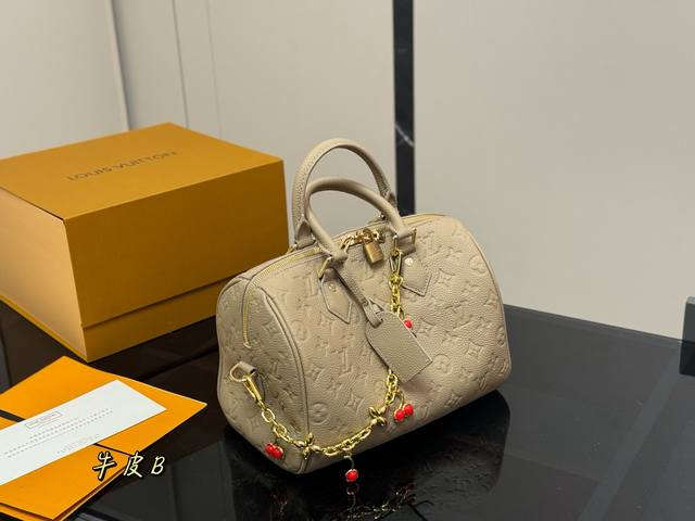 comes with a folding box Size: 25.18cm Lv Keepall new pillow bag Original with