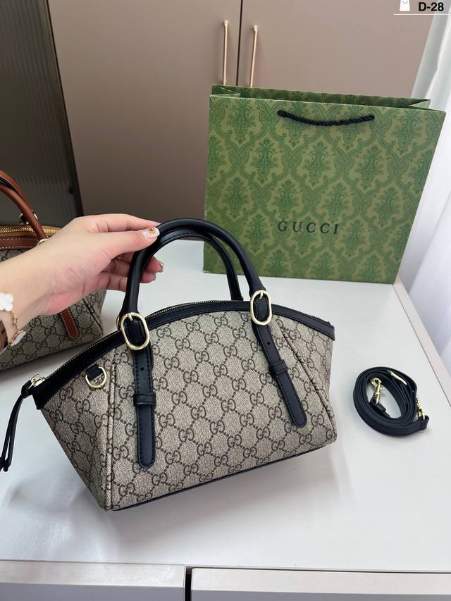 Cool dumpling bag Gucci women's Gg Emblem series handbag Gucci women's Gg Emblem