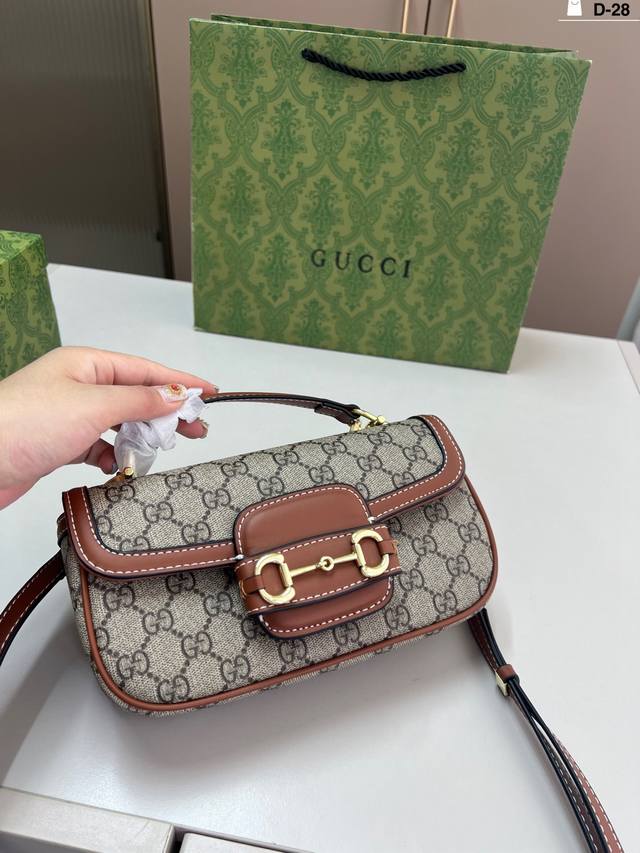 Gucci Cool new 1955 saddle baguette bagThe most popular saddle bag elements plus