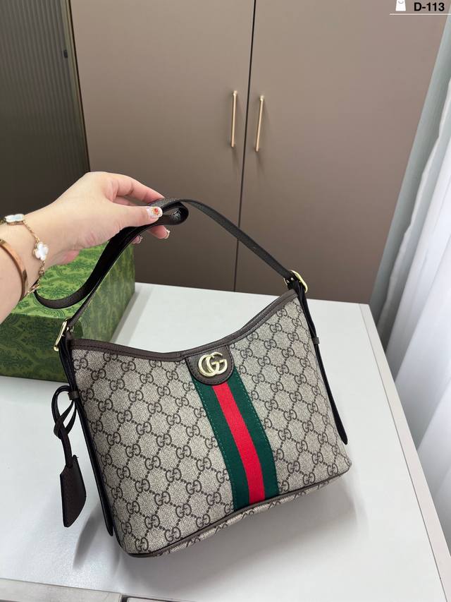 Gucci Cool Bucket Bagcan be easily matched with any combinationLow-key and textu