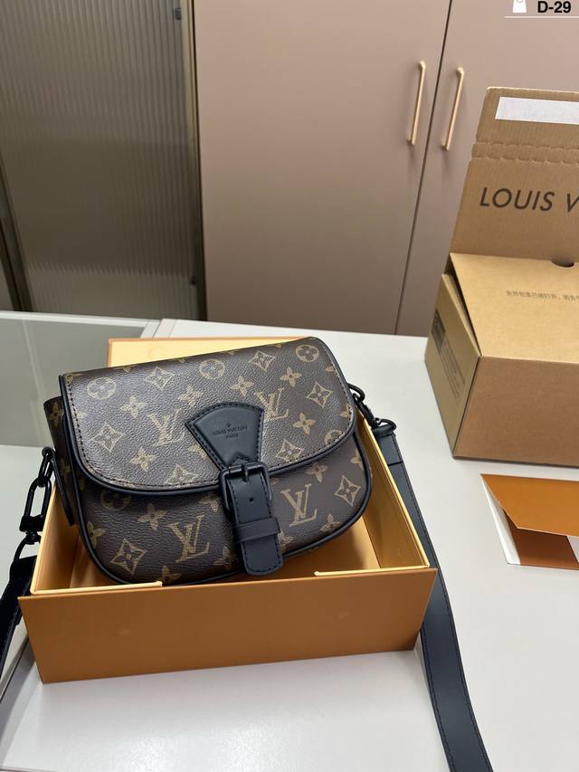 Lv saddle bag Super versatile style high-end texture The capacity is also suffic