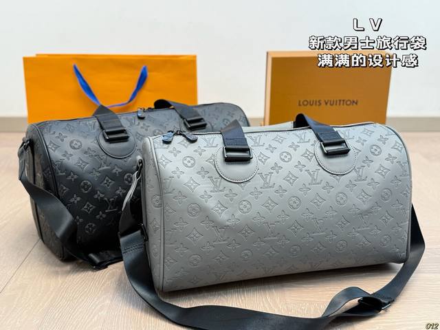 Lv new men's travel bagfull of designthe actual product will definitely amaze yo
