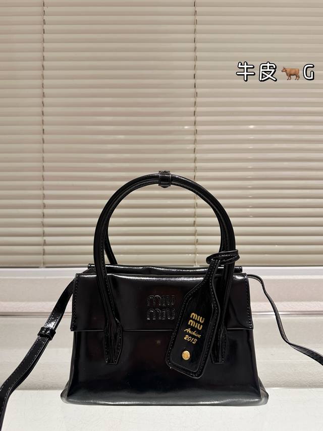 Miumiu Fw25 Solitaire HandbagSeeing is believing series