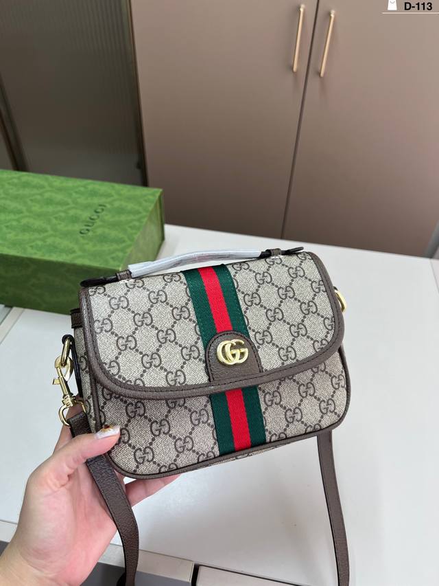 Cool Gucci messenger shoulder bag Retro and elegant full of high-end feeling Can