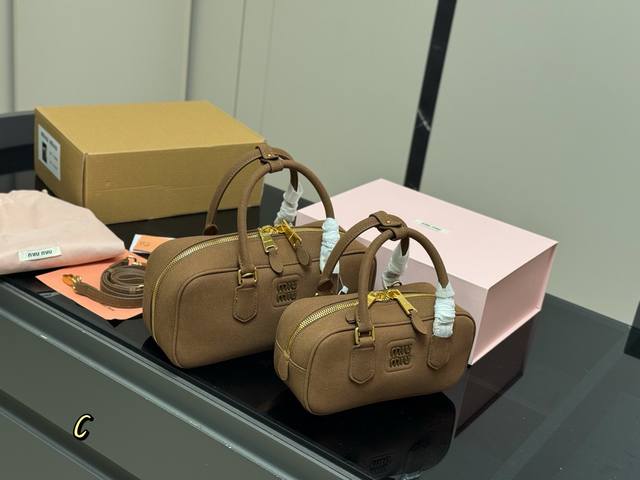 Upgraded version with box Size: 28*13Cm 23*11Cm Miumiu bowling briefcase The bag