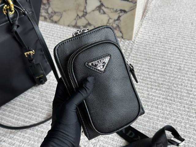 Comes with box Size: 18*13Cm Prada mobile phone bag I love bucket bags so much!