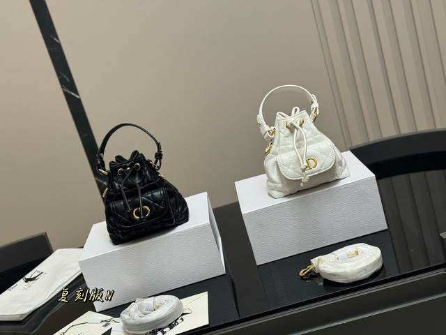comes with a folding box Size: 24*15Cm Dior Caro beautiful bucket is really bea