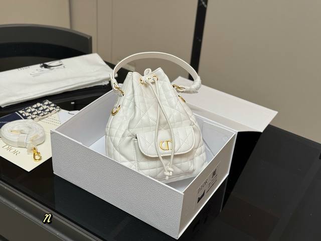 comes with a folding box Size: 20*24Cm Dior Caro beautiful bucket is really bea
