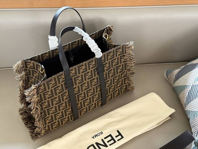 No boxSize: 40*30Cm Fendi tassel shopping bagTote New tote bag in MayInvincible