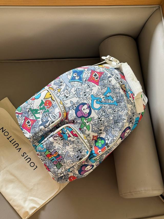 No box. Size: 30*42cm L's graffiti backpack Backpack Backpack is designed for pe
