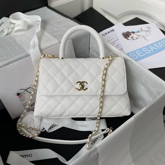 Handbag with lambskin lining and flap. This is the mini size of the season's ho