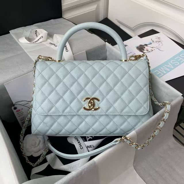 92991 Handbag with lambskin flap and lining. This is a popular mini-size Cocohan