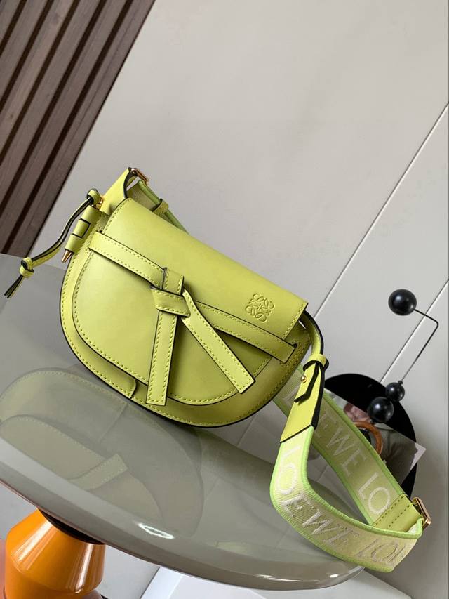 Original leather Hot-selling mini 21cm new letter wide shoulder strap saddle bag