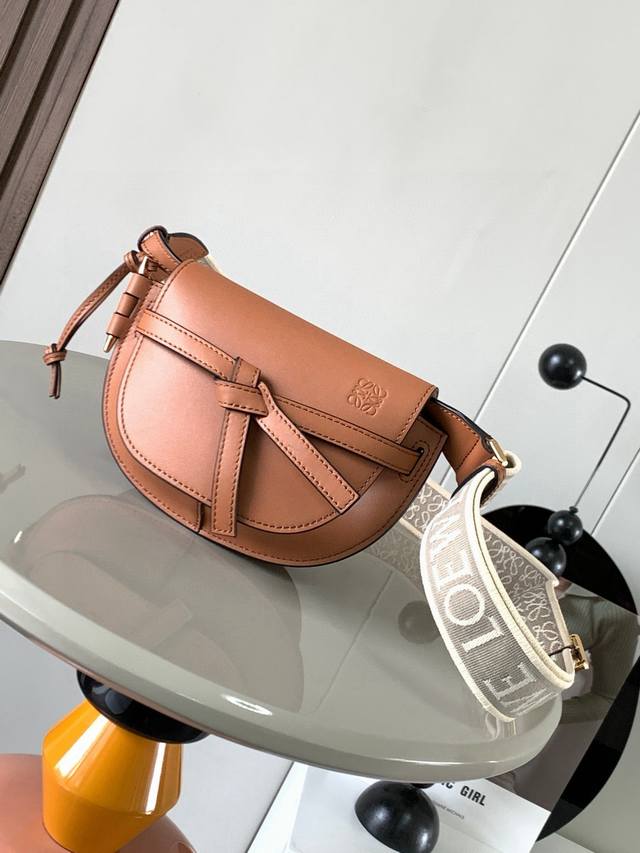 Original leather Hot-selling mini 21cm new letter wide shoulder strap saddle bag