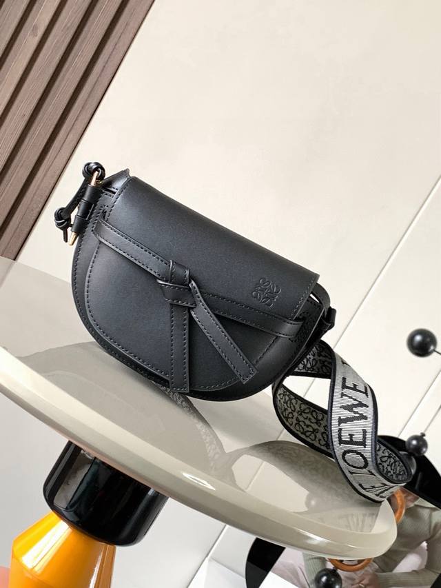 Original leather Hot-selling mini 21cm new letter wide shoulder strap saddle bag