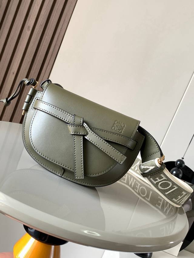 Original leather Hot-selling mini 21cm new letter wide shoulder strap saddle bag
