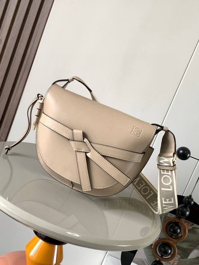 Original leather Popular small 25cm new letter wide shoulder strap saddle bag Ga