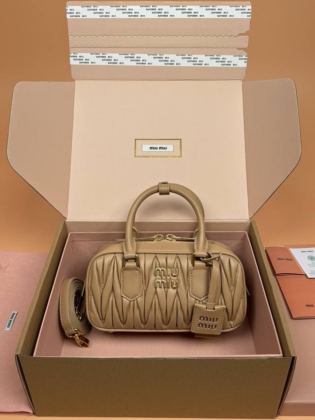 Original leather, with picture packagingPremium hardware original leather Arcadi