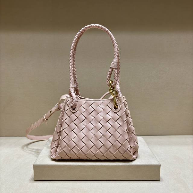 Original leather The small parachute Andiamo combines the Bottega Veneta archive