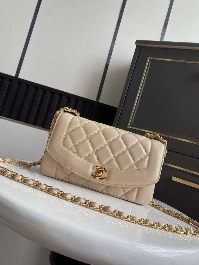 In stock~ Chane vintage Cf chain bag in apricot lambskin Soft and velvety leath
