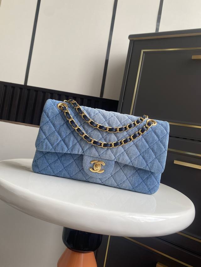 In stock~ Chanel CF denim wash series! This is a bag that will be praised by al