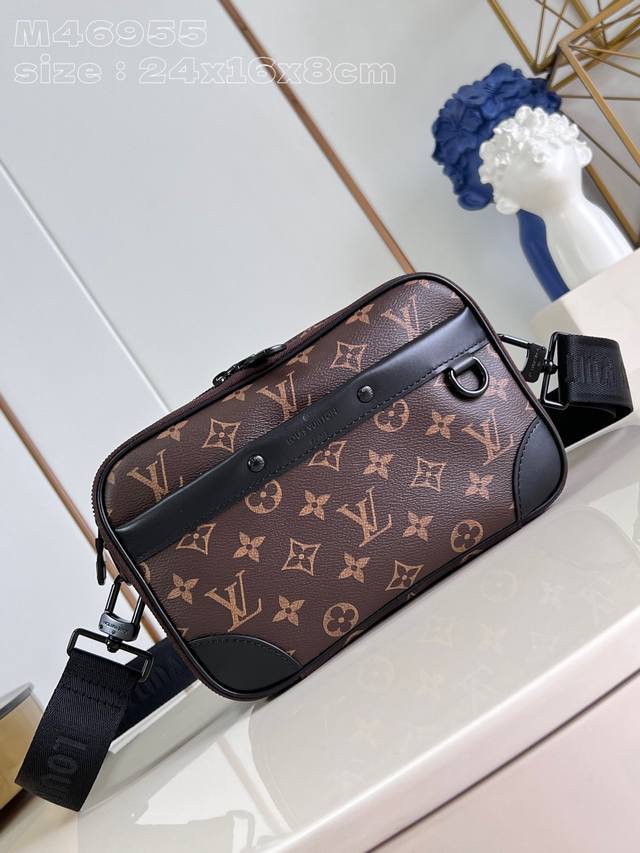 A photo of the original M46955. This Alpha messenger bag features Monogram Ecli