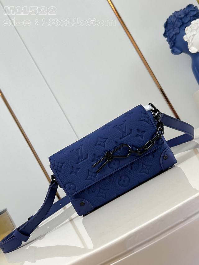 Original, original, M11522 model Steamer mini handbag. Made in Monogram-embosse