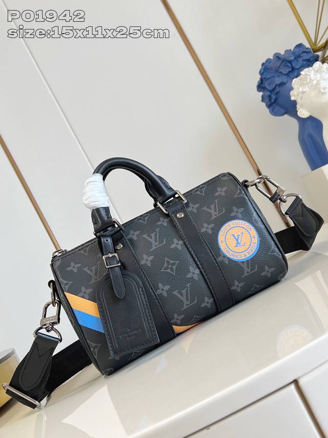 Exclusive photos of this Keepall 25 bag crafted from Monogram Eclipse canvas fo