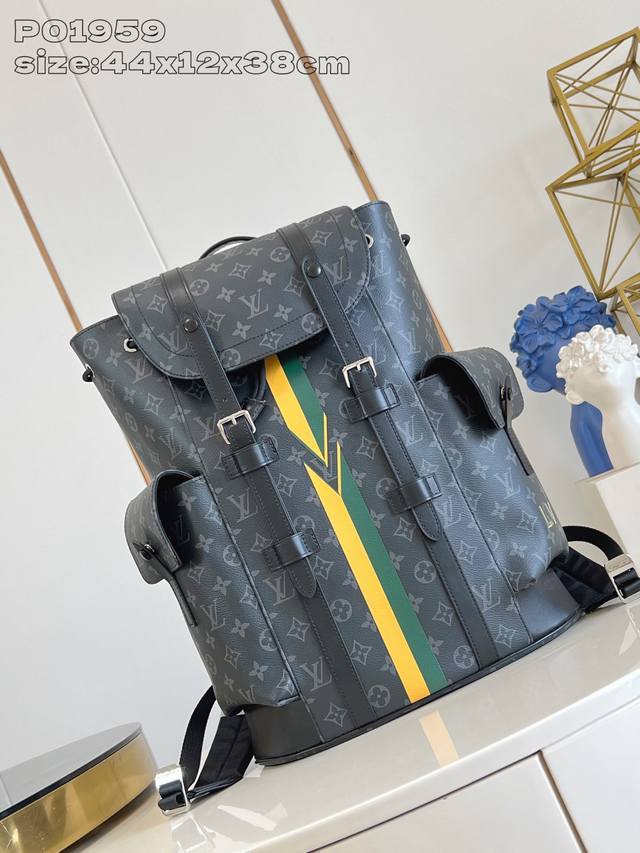 Exclusive photo p2550. The Christopher Medium Backpack in green draws inspirati