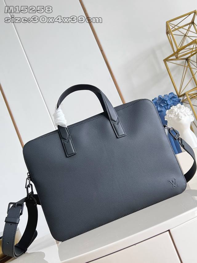 Exclusive photos of the M15258 Gate briefcase, crafted from waxed cowhide leath