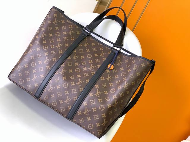 163C01 Chip Week-End Tote Large M45733. Louis Vuitton's classic Week-End Tote, c