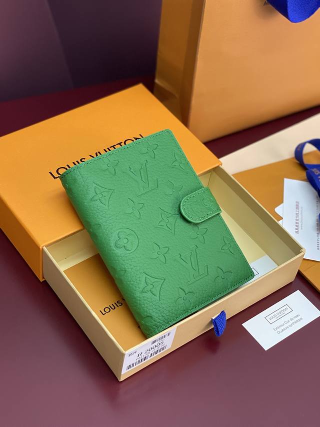 R20005 Embossed green chip edition! Small loose-leaf planner cover. Made of Mono