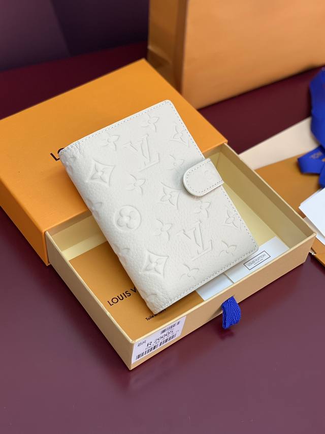 R20005 Embossed off-white chip edition! Small loose-leaf notebook cover. Made of