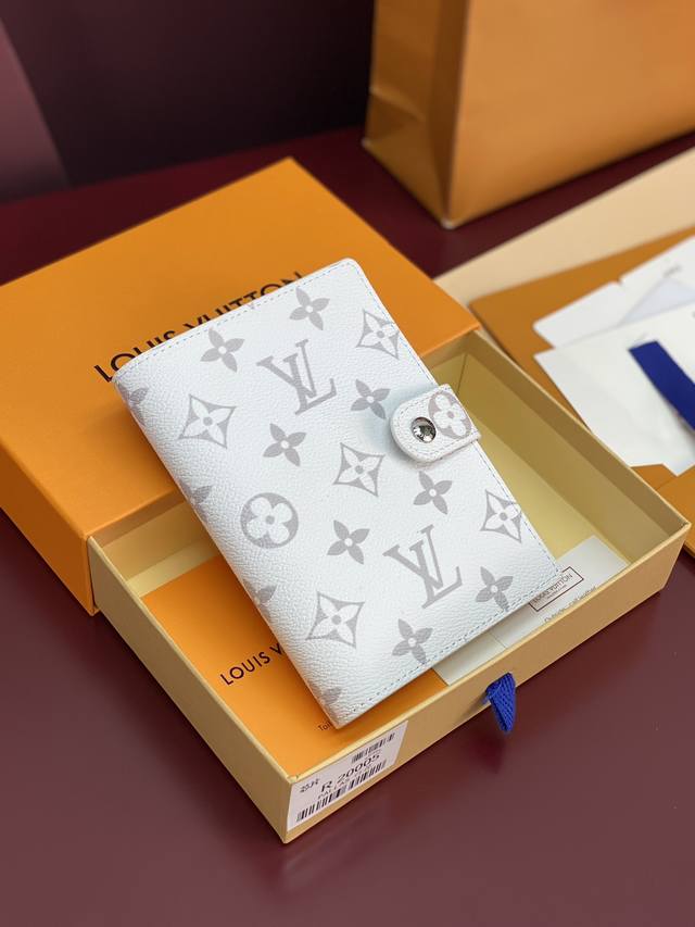 R20005 White Flower Chip Edition! Small loose-leaf notebook cover. Made from Mon