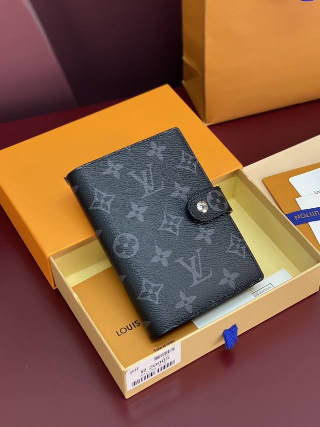 R20005 Black Flower Chip Edition! Small loose-leaf notebook cover. Crafted from
