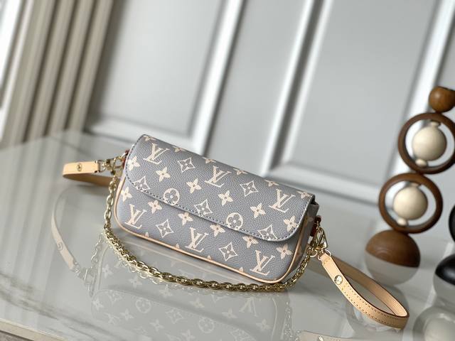 Variable Chip Edition, Exclusive Photos. This M12778 Wallet On Chain Ivy handba