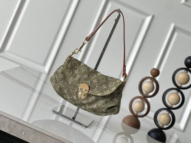 Exclusive real shot of the top original M95217 grass green denim underarm bag V