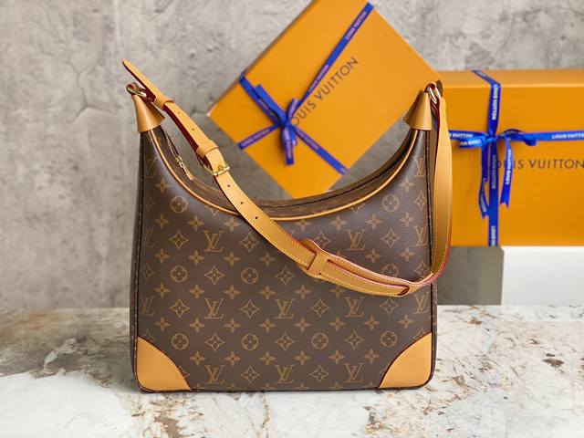 This Boulogne handbag from the premium M51260 vintage collection is crafted fro