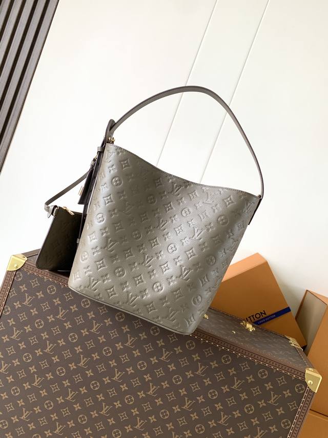Top-quality original, variable chip M25823 This All In handbag features Monogra