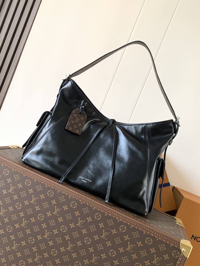 Top-quality original, variable code chip M15175 This Carry All Travel Bag is cr