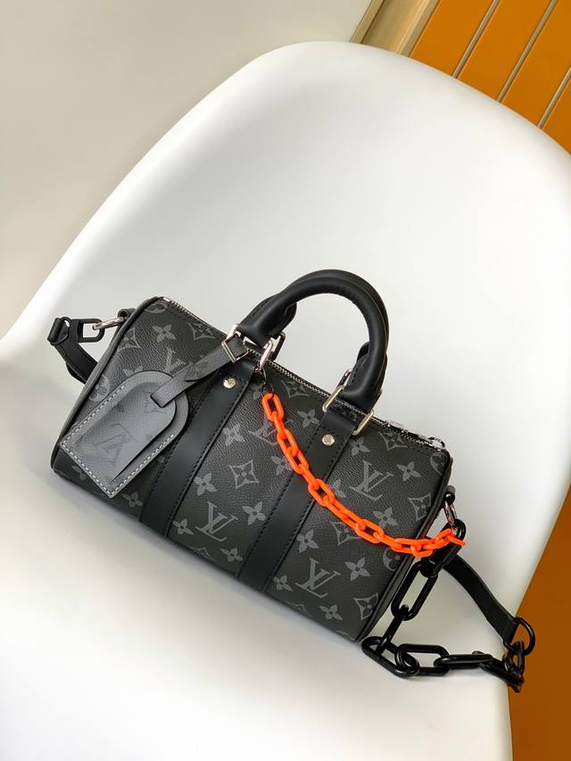 Original M46271 chain pillow bag in black and orange. This Keepall 25 handbag i