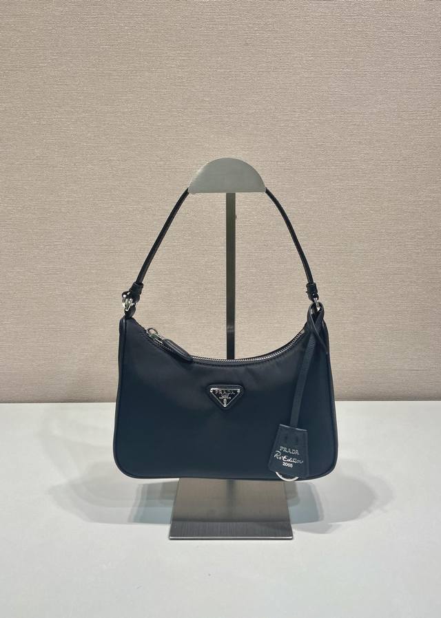 Upgraded Hobo1N204M White Hardware This Re-Edition 2005 handbag combines versat