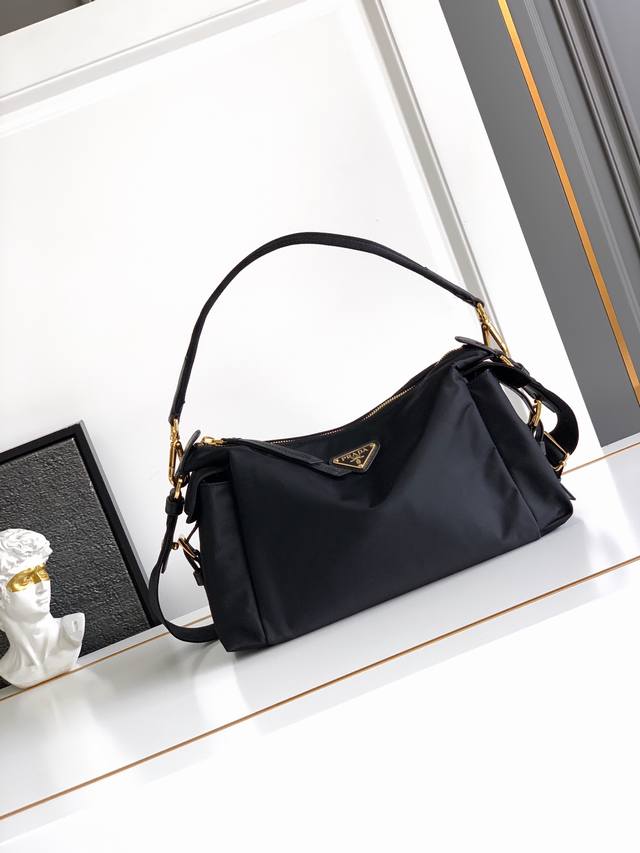 New Exploration Bag This exploration bag is made of imported nylon fabric and ca