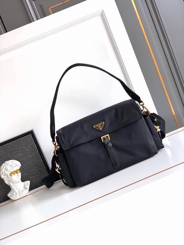 New Large Messenger Bag. This bag perfectly blends sophistication and functiona
