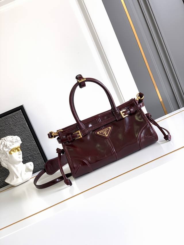 softlux waxed leather mini size This mini crossbody handbag is made of imported